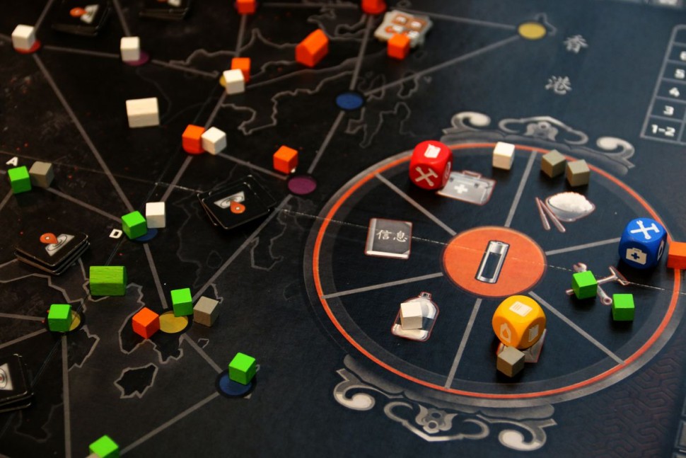 Настольная игра "Гонконг во тьме" 14+