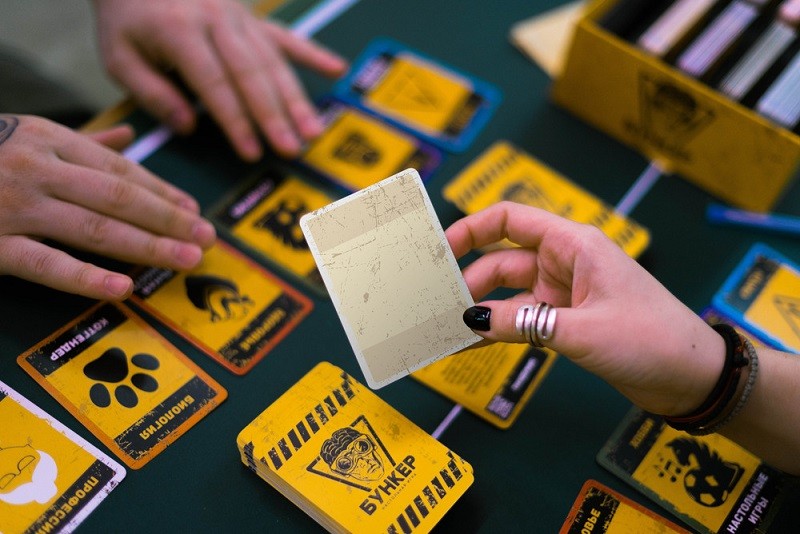 Настольная игра "Бункер" 18+