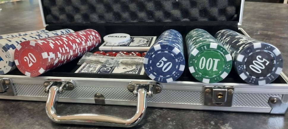 Набор Покер кейс (300 фишек с номиналом 11,5 г)