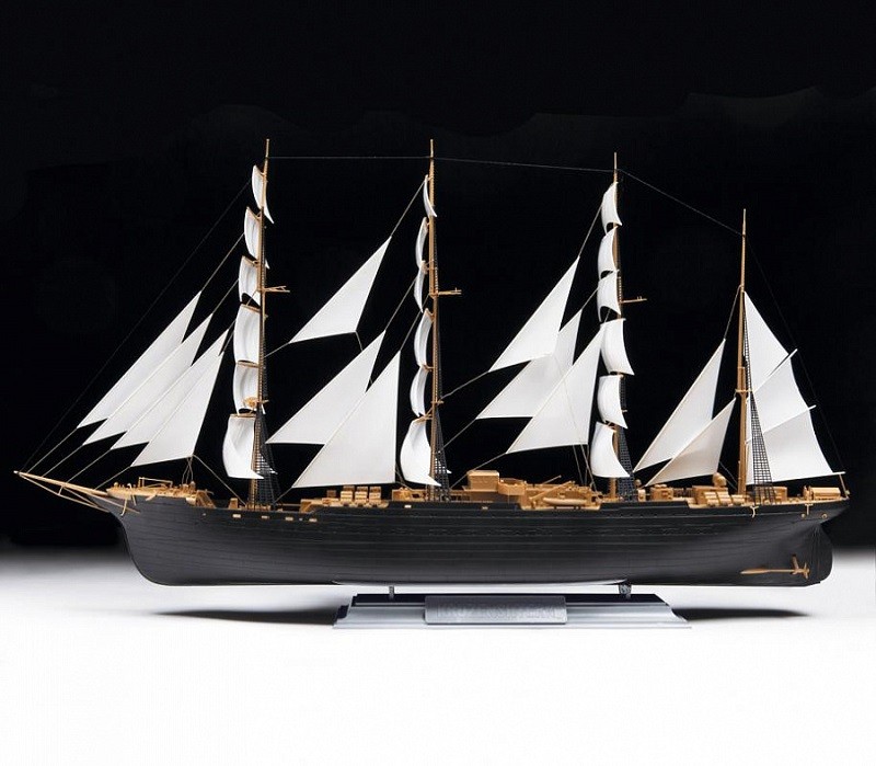 Модель сборная "Российский четырехмачтовый барк "Крузенштерн"