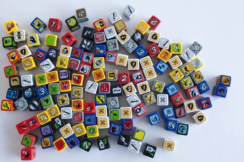 Настольная игра "Слишком много костей" 12+