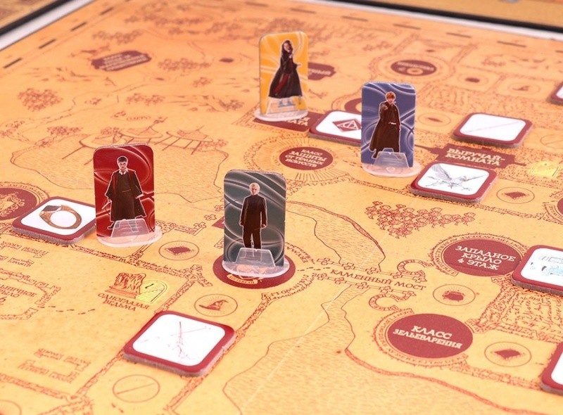 Настольная игра "Гарри Поттер. Год в Хогвартсе" 7+