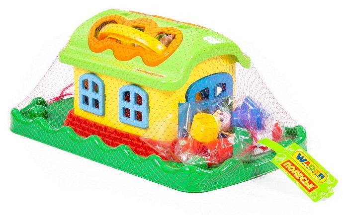 Сказочный домик на лужайке (в сеточке)